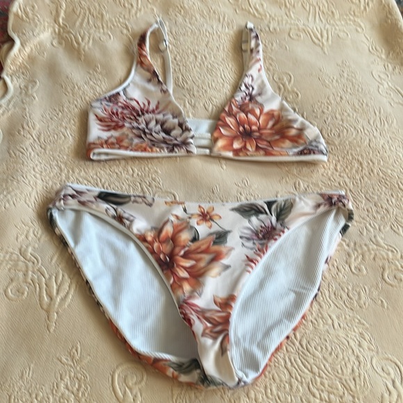 Bikini - Picture 4 of 5